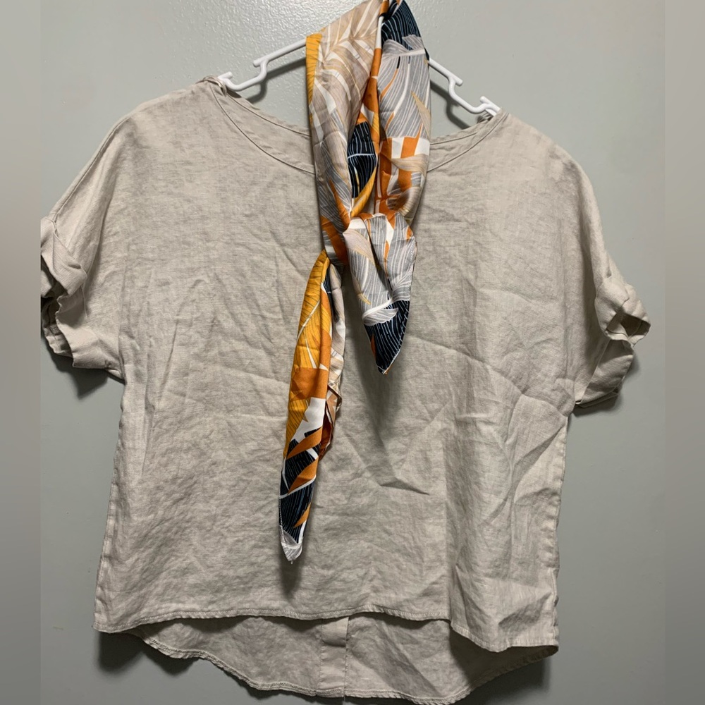 Rachel Zoe 100% Linen top with scarf. (M)